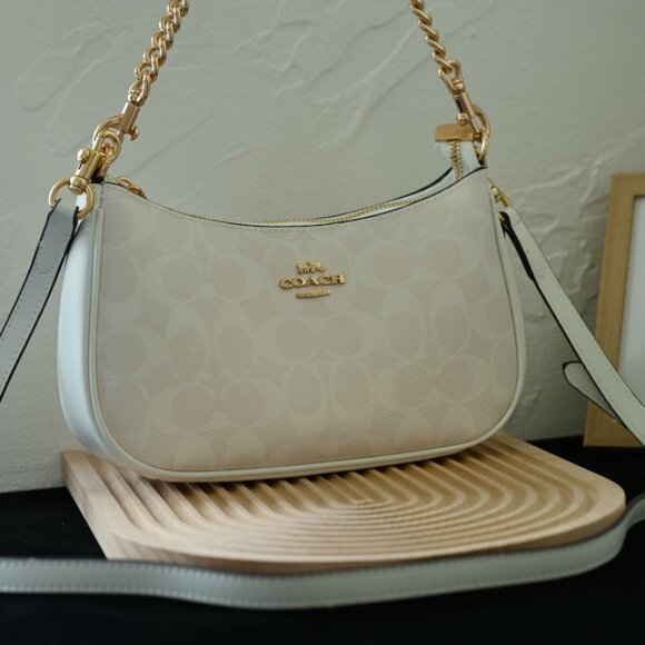 Coach Teri Shoulder Bag In Signature Canvas CA548 - Picture 2 of 8